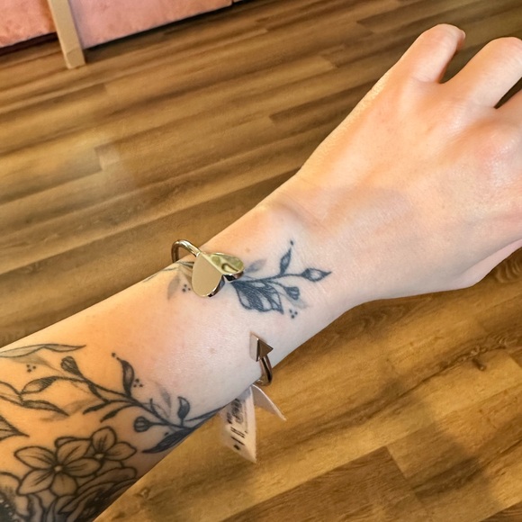 Kate Spade New York Bracelet Heart Arrow Heritage Flex Cuff Silver Tone - Picture 4 of 6